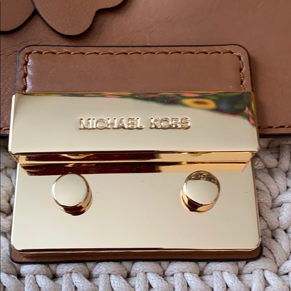 Michael Kors hand bag - Picture 3 of 12